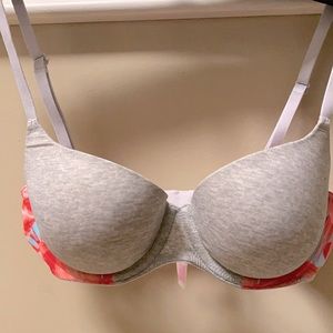 Victoria’s secret PINK wear everywhere T-shirt bra